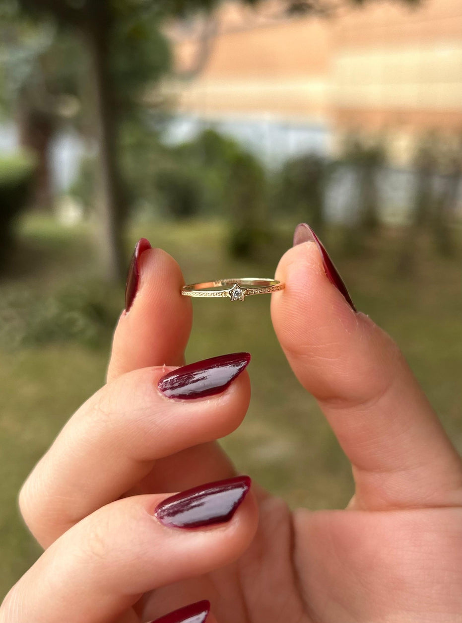 14 Ayar Altın Minimal Taşlı Yıldız Yüzük