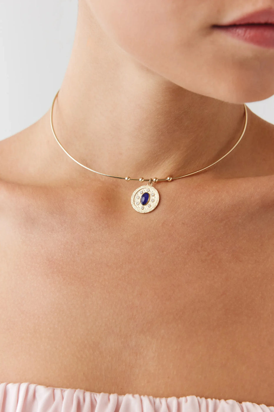 Oval Lacivert Taşlı Madalyon Uç Tel Choker