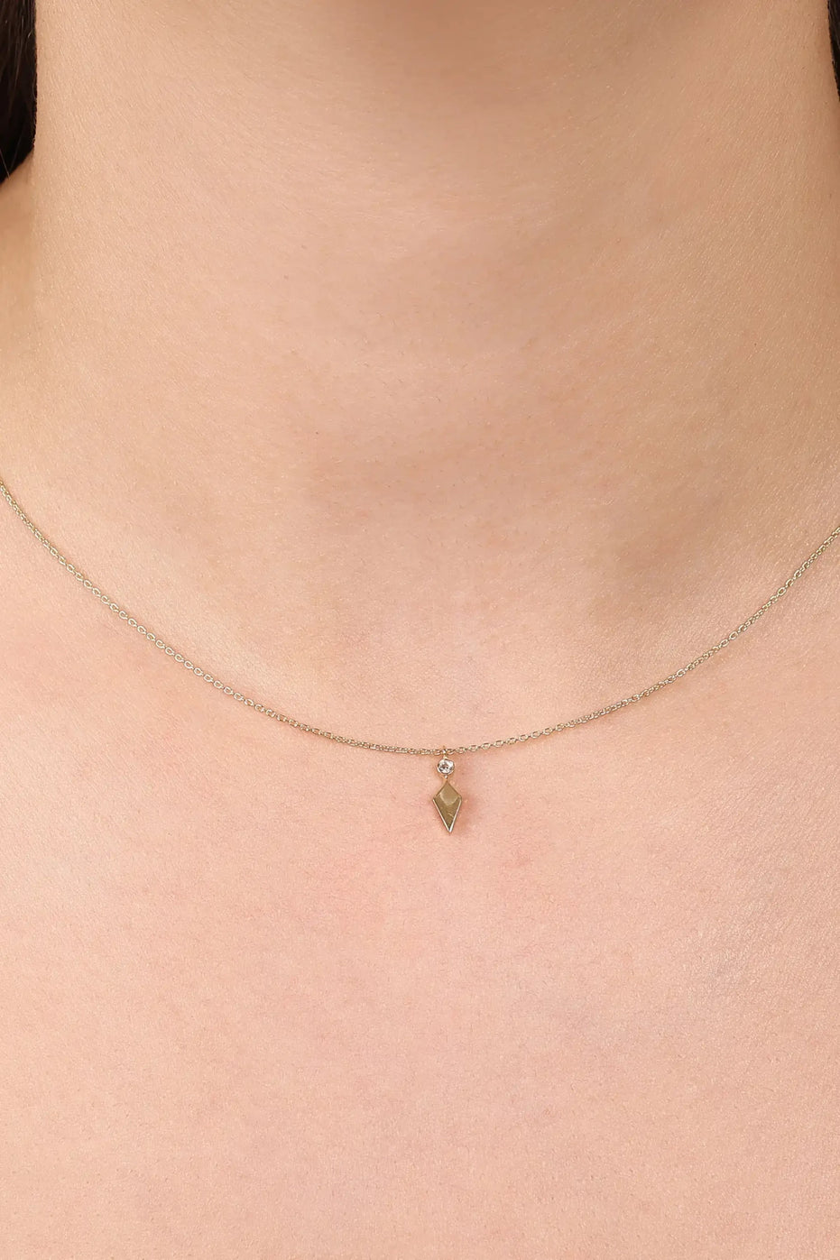 Minimal Taşlı Uzun Elmas Kolye