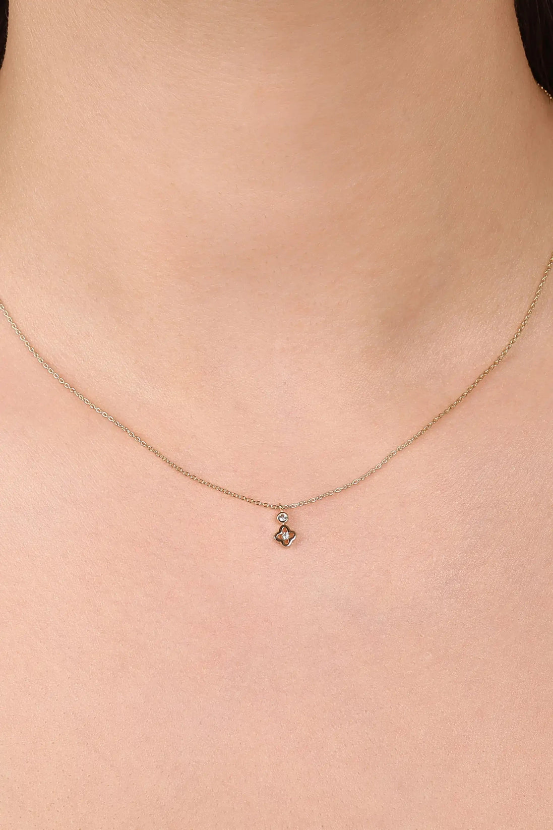 Minimal Taşlı Yoncalı Kolye