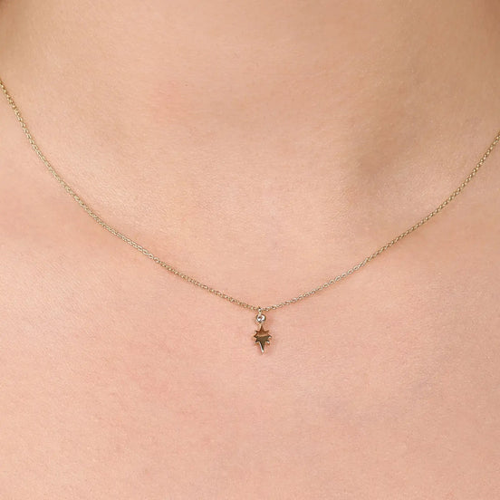 Minimal Taşlı Kutup Yıldızı Kolye