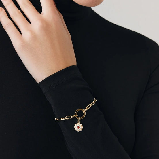 Yuvarlak Kırmızı Taşlı Çiçek Madalyon Charm Bileklik