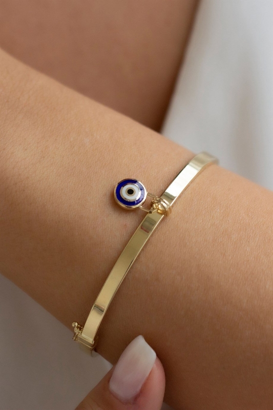 Altın Mineli Çift Taraf Nazar Bilezik, 7,73 gram ve özenli işçilikle Altın Nazar Bilezik’in günlük ve özel kullanıma uygun bir Goldium modelidir.