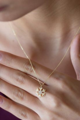"Zarif Kar Tanesi Model Altın Kolye, 2,00 gram, Goldium ustalığı ve Altın Kar Tanesi Kolye modeli ile uzun ömürlü kullanım sağlar