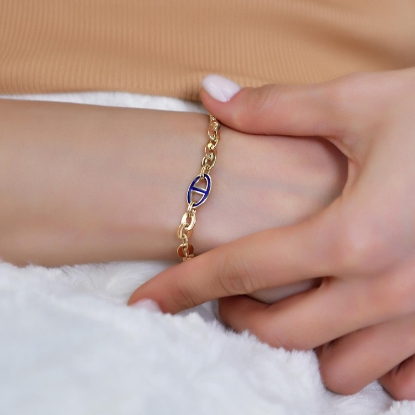 14 Ayar Altın Mineli Bileklik, 6,25 gram olup Altın Mineli Bileklik modellerinden biridir. Ağırlığı ve zarif tasarımıyla stilinizi tamamlar.