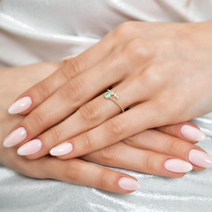 Mineli Taş Detaylı Altın Yüzük 14 Ayar, 1,41 gram tasarımıyla Altın Yüzük kategorisinde, Goldium imzasıyla modern bir görünüm sunar.