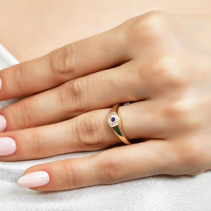 Taşlı ve Mineli Modern Altın Yüzük, 1,73 gram olup Altın Yüzük modellerinden biridir. Ağırlığı ve zarif tasarımıyla stilinizi tamamlar.