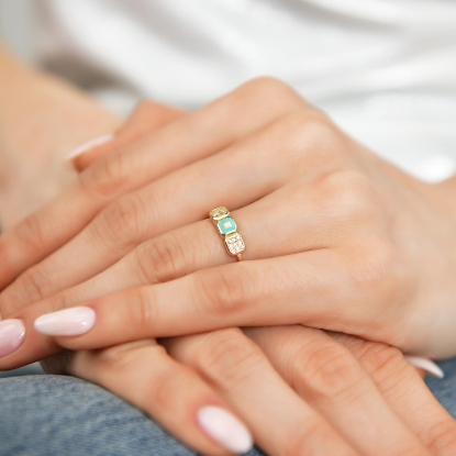 14 Ayar Altın Mine İşlemeli Taşlı Yüzük, 2,00 gram tasarımıyla Altın Yüzük kategorisinde, Goldium imzasıyla modern bir görünüm sunar.