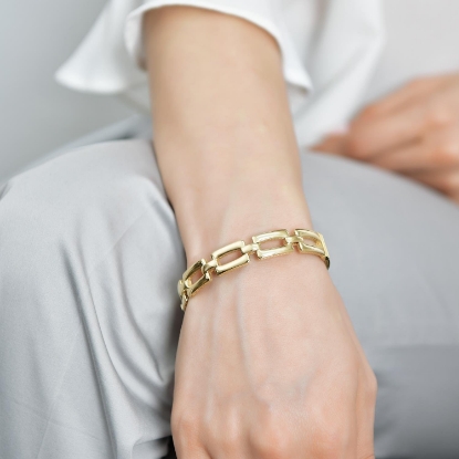 14 Ayar Altın Zincir Desenli Kelepçe Bilezik, 16,45 gram olup Altın Bilezik modellerinden biridir. Ağırlığı ve zarif tasarımıyla stilinizi tamamlar.