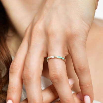 14 Ayar Altın Mineli Ortası Taşlı Yüzük, 1,58 gram, Goldium ustalığı ve Altın Yüzük modeli ile uzun ömürlü kullanım sağlar.