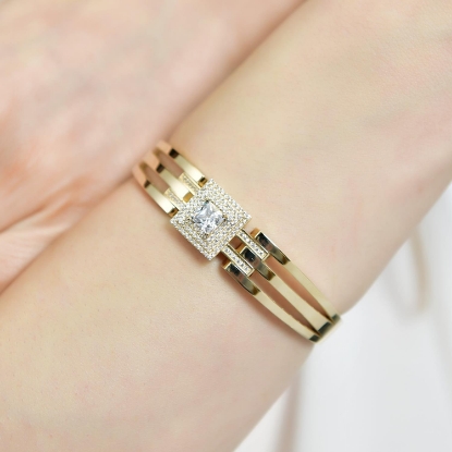 14 Ayar Altın Baget Kelepçe Bilezik, 14,09 gram olup Altın Bilezik modellerinden biridir. Ağırlığı ve zarif tasarımıyla stilinizi tamamlar.