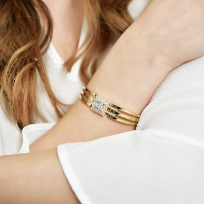 14 Ayar Altın Baget Kelepçe Bilezik, 14,09 gram olup Altın Bilezik modellerinden biridir. Ağırlığı ve zarif tasarımıyla stilinizi tamamlar.