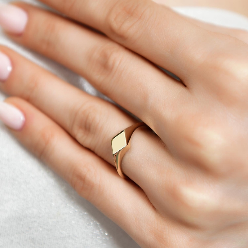 14 Ayar Altın Baklava Model Yüzük, 1,33 gram, Goldium ustalığı ve Altın Yüzük modeli ile uzun ömürlü kullanım sağlar.