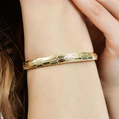 14 Ayar Altın Yılan Kelepçe Bilezik, 20,00 gram olup Altın Bilezik modellerinden biridir. Ağırlığı ve zarif tasarımıyla stilinizi tamamlar.