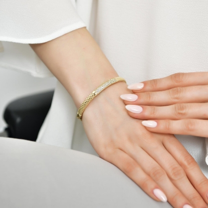 14 Ayar Altın Taşlı Yılan Kelepçe Bilezik, 14,97 gram, Goldium ustalığı ve Altın Bilezik modeli ile uzun ömürlü kullanım sağlar.