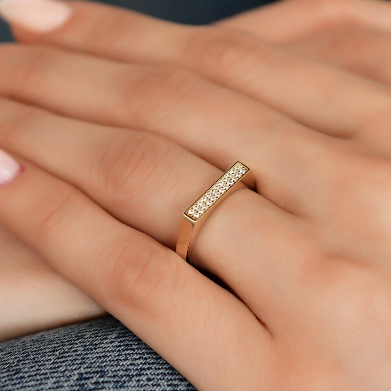 14 Ayar Altın Düz Parıltılı Yüzük, 1,86 gram ve özenli işçilikle Altın Yüzük’in günlük ve özel kullanıma uygun bir Goldium modelidir.