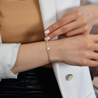 14 Ayar Altın Baget Taşlı Bileklik, 4,44 gram, Goldium ustalığı ve Altın Bileklik modeli ile uzun ömürlü kullanım sağlar.