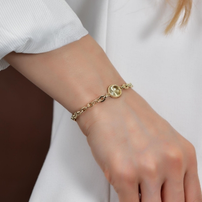 14 Ayar Altın Kalem İşçilikli Zincirli Bileklik, 5,27 gram olup Altın Bileklik modellerinden biridir. Ağırlığı ve zarif tasarımıyla stilinizi tamamlar.