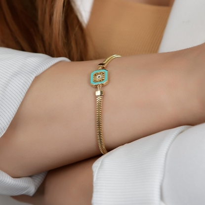 14 Ayar Altın Mineli Kutup Yıldızı Bileklik, 6,72 gram olup Altın Bileklik modellerinden biridir. Ağırlığı ve zarif tasarımıyla stilinizi tamamlar.