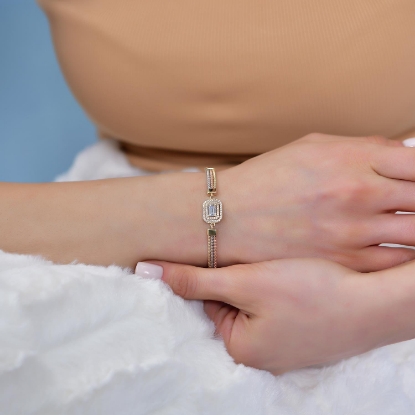 14 Ayar Altın Baget Taşlı Kadın Bilekliği, 7,18 gram, Goldium ustalığı ve Altın Bileklik modeli ile uzun ömürlü kullanım sağlar.