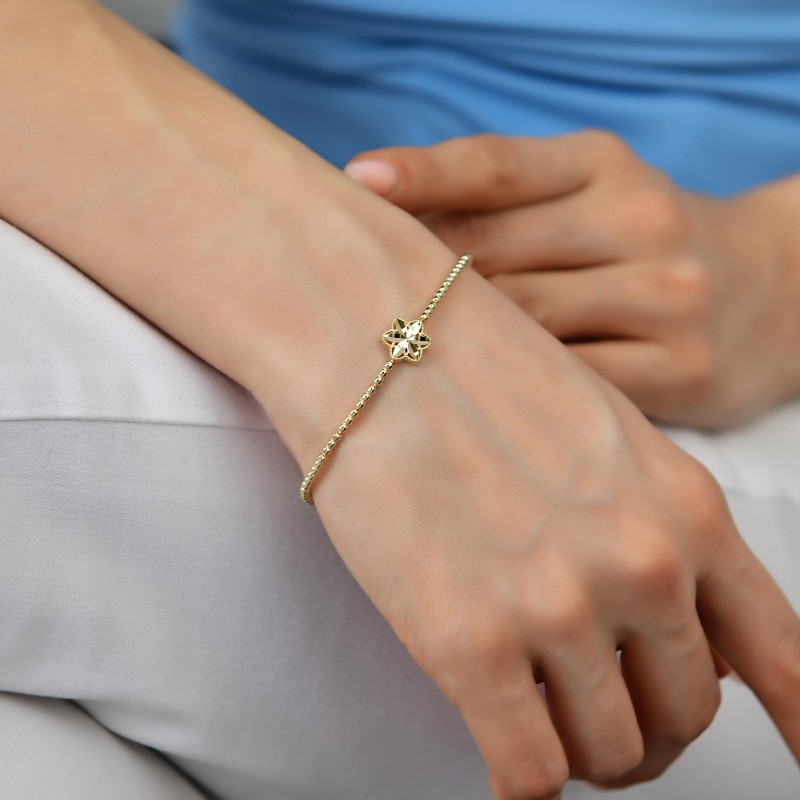14 Ayar Altın Sıralı Çiçekli Bileklik, 4,95 gram tasarımıyla Altın Bileklik kategorisinde, Goldium imzasıyla modern bir görünüm sunar.