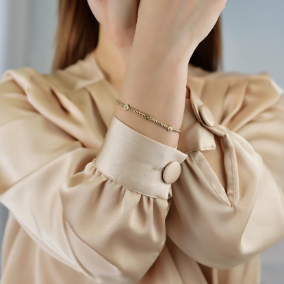 14 Ayar Altın Kalem İşçilikli Yonca Bileklik, 6,77 gram tasarımıyla Altın Bileklik kategorisinde, Goldium imzasıyla modern bir görünüm sunar.