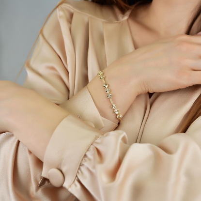 14 Ayar Altın Kalem İşçilikli Yonca Bileklik, 6,45 gram ve özenli işçilikle Altın Bileklik’in günlük ve özel kullanıma uygun bir Goldium modelidir.