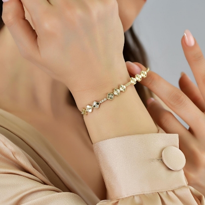 14 Ayar Altın Kalem İşçilikli Yonca Bileklik, 6,45 gram ve özenli işçilikle Altın Bileklik’in günlük ve özel kullanıma uygun bir Goldium modelidir.