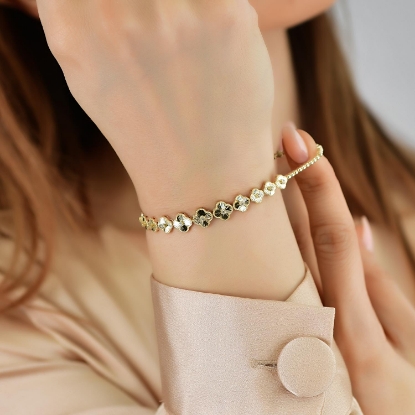 14 Ayar Altın Kalem İşçilikli Yonca Bileklik, 6,64 gram ve özenli işçilikle Altın Bileklik’in günlük ve özel kullanıma uygun bir Goldium modelidir.