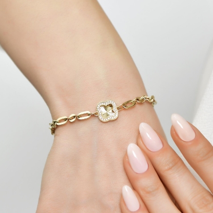 14 Ayar Altın Kalem İşçilikli Yonca Bileklik, 4,67 gram olup Altın Bileklik modellerinden biridir. Ağırlığı ve zarif tasarımıyla stilinizi tamamlar.