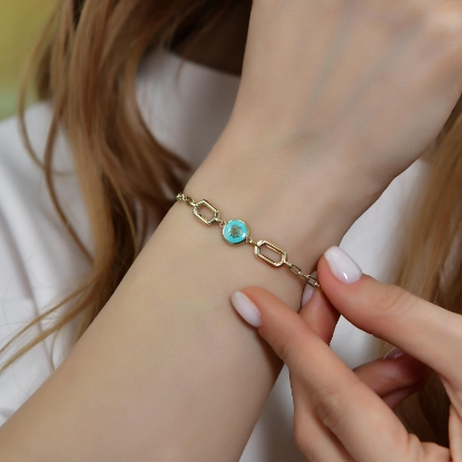 14 Ayar Altın Mineli Yonca Zincir Model Bileklik, 3,97 gram tasarımıyla Altın Bileklik kategorisinde, Goldium imzasıyla modern bir görünüm sunar.