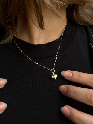 14 Ayar Kelebek Zincir Kalpli Kolye, 1,80 gram olup Altın Kolye modellerinden biridir. Ağırlığı ve zarif tasarımıyla stilinizi tamamlar.