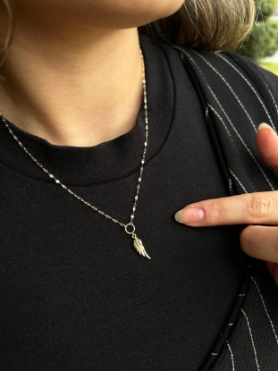 14 Ayar Kelebek Zincir Melek Kanadı Kolye, 1,81 gram, Goldium ustalığı ve Altın Kolye modeli ile uzun ömürlü kullanım sağlar.
