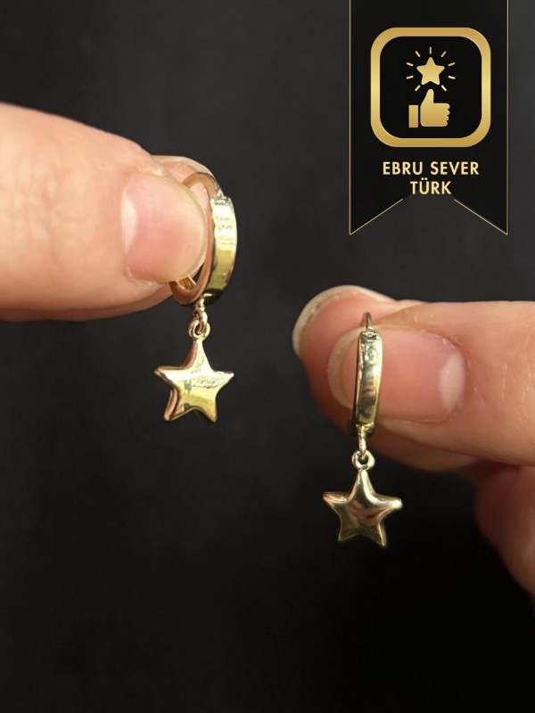 Altın Yıldız Küpe, 1,56 gram tasarımıyla Altın Küpe kategorisinde, Goldium imzasıyla modern bir görünüm sunar.