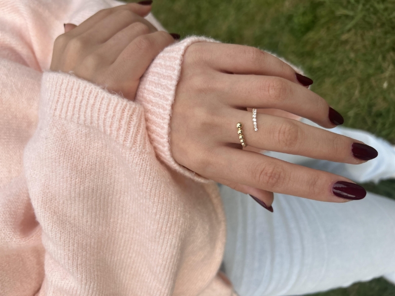 14 Ayar Altın Ayarlanabilir Taşlı Desenli Yüzük, 2,65 gram tasarımıyla Altın Yüzük kategorisinde, Goldium imzasıyla modern bir görünüm sunar.