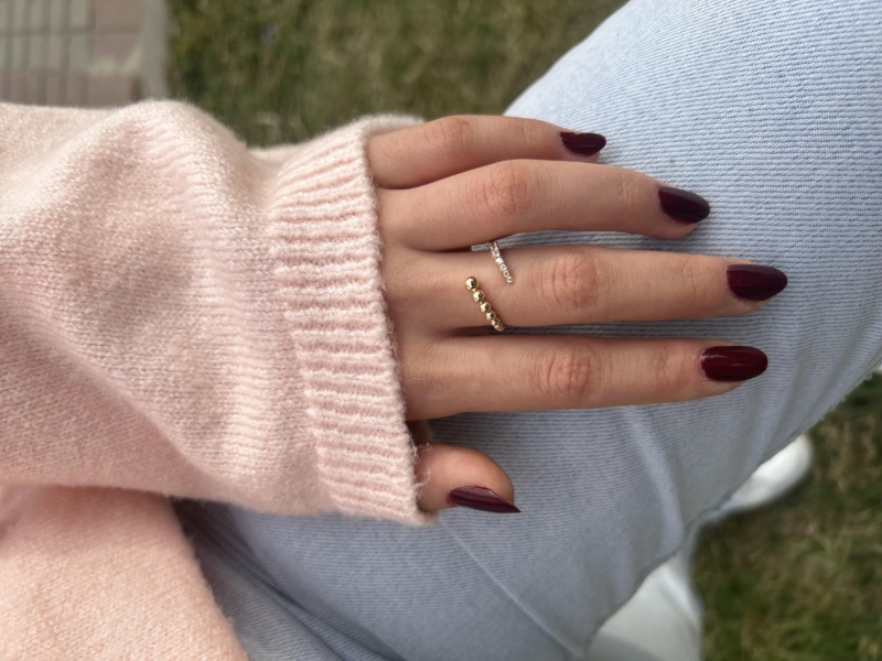 14 Ayar Altın Ayarlanabilir Taşlı Desenli Yüzük, 2,65 gram tasarımıyla Altın Yüzük kategorisinde, Goldium imzasıyla modern bir görünüm sunar.