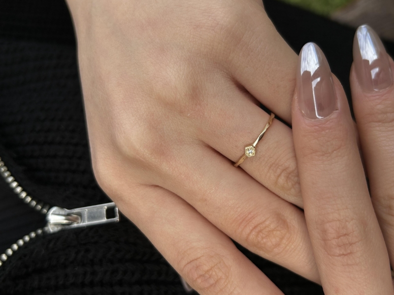 14 Ayar Altın Tasarım Yüzük, 0,90 gram ve özenli işçilikle Ebru Sever Türk'ün Favorileri’in günlük ve özel kullanıma uygun bir Goldium modelidir.