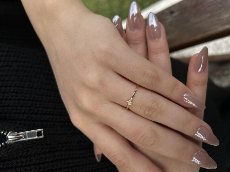 14 Ayar Altın Tasarım Yüzük, 0,90 gram ve özenli işçilikle Ebru Sever Türk'ün Favorileri’in günlük ve özel kullanıma uygun bir Goldium modelidir.