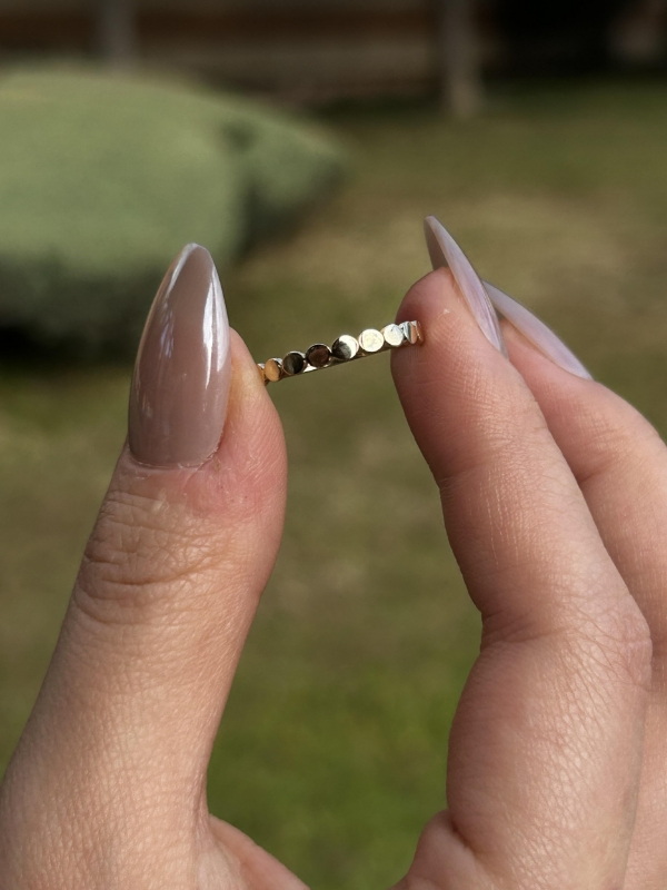 14 Ayar Altın Tasarım Model Yüzük, 1,10 gram tasarımıyla Ebru Sever Türk'ün Favorileri kategorisinde, Goldium imzasıyla modern bir görünüm sunar.