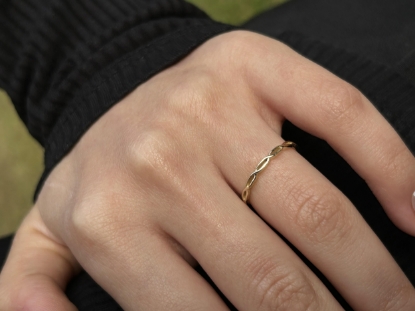 14 Ayar Altın Minimal Tasarımlı Yüzük, 1,00 gram ve özenli işçilikle Altın Minimal Yüzük’in günlük ve özel kullanıma uygun bir Goldium modelidir.