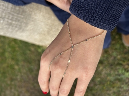 Altın Pul Detaylı Şahmeran Modeli, 2,50 gram olup Ebru Sever Türk'ün Favorileri modellerinden biridir. Ağırlığı ve zarif tasarımıyla stilinizi tamamlar.