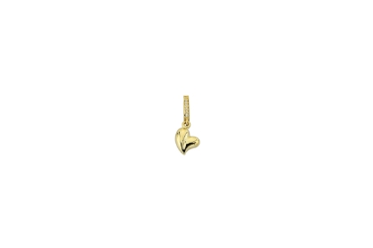 Asimetrik Kalp Charm, 0,73 gram tasarımıyla Ebru Sever Türk'ün Favorileri kategorisinde, Goldium imzasıyla modern bir görünüm sunar.
