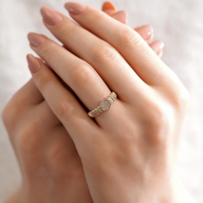 14 Ayar Taşlı Altın Yüzük, 2,15 gram, Goldium ustalığı ve Altın Yarımtur Yüzük modeli ile uzun ömürlü kullanım sağlar.