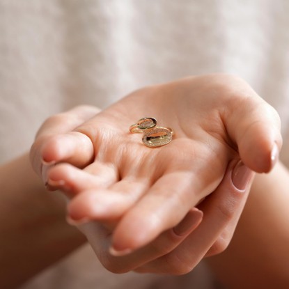 14 Ayar Oval Taşlı Altın Yüzük, 2,31 gram olup Altın Fantezi Yüzük modellerinden biridir. Ağırlığı ve zarif tasarımıyla stilinizi tamamlar.