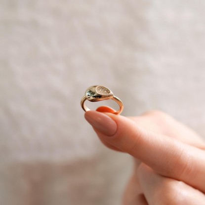 14 Ayar Damla Taş Detaylı Altın Yüzük, 3,24 gram, Goldium ustalığı ve Altın Fantezi Yüzük modeli ile uzun ömürlü kullanım sağlar.