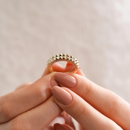 14 Ayar Altın Taş Detaylı Fantezi Altın Yüzük, 4,47 gram ve özenli işçilikle Altın Fantezi Yüzük’in günlük ve özel kullanıma uygun bir Goldium modelidir.