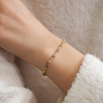 14 Ayar Taşlı Dorika Altın Bileklik, 5,95 gram, Goldium ustalığı ve Altın Dorika Toplu Bileklik modeli ile uzun ömürlü kullanım sağlar.