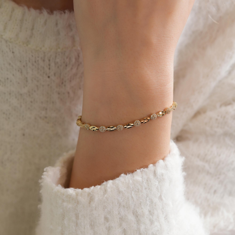 14 Ayar Taşlı Dorika Altın Bileklik, 5,95 gram, Goldium ustalığı ve Altın Dorika Toplu Bileklik modeli ile uzun ömürlü kullanım sağlar.