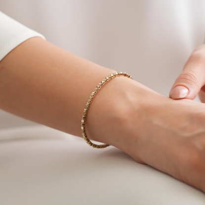 14 Ayar Altın Dorika Bileklik, 7,34 gram ve özenli işçilikle Ebru Sever Türk'ün Favorileri’in günlük ve özel kullanıma uygun bir Goldium modelidir.