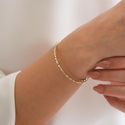 14 Ayar Altın Dorika Bileklik, 7,34 gram ve özenli işçilikle Ebru Sever Türk'ün Favorileri’in günlük ve özel kullanıma uygun bir Goldium modelidir.